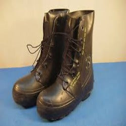 Vintage US Military Extreme Cold Bunny Boots Black 8 Valve Mickey Vapor Barrier Military boots cold weather bata and miner mickey mouse  main image 4