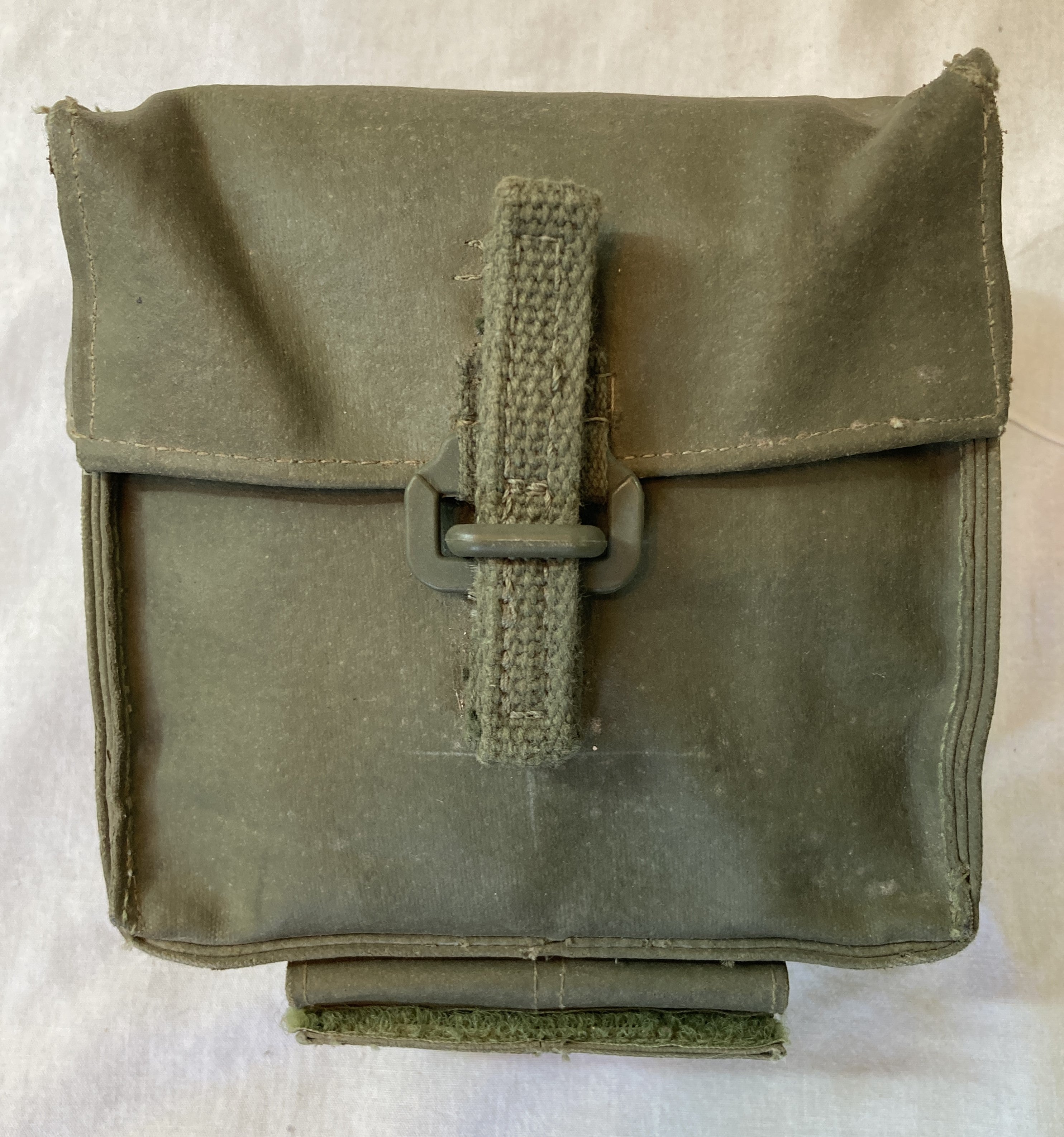 P64 Grenade Pouch Green Canadian Cold War Era