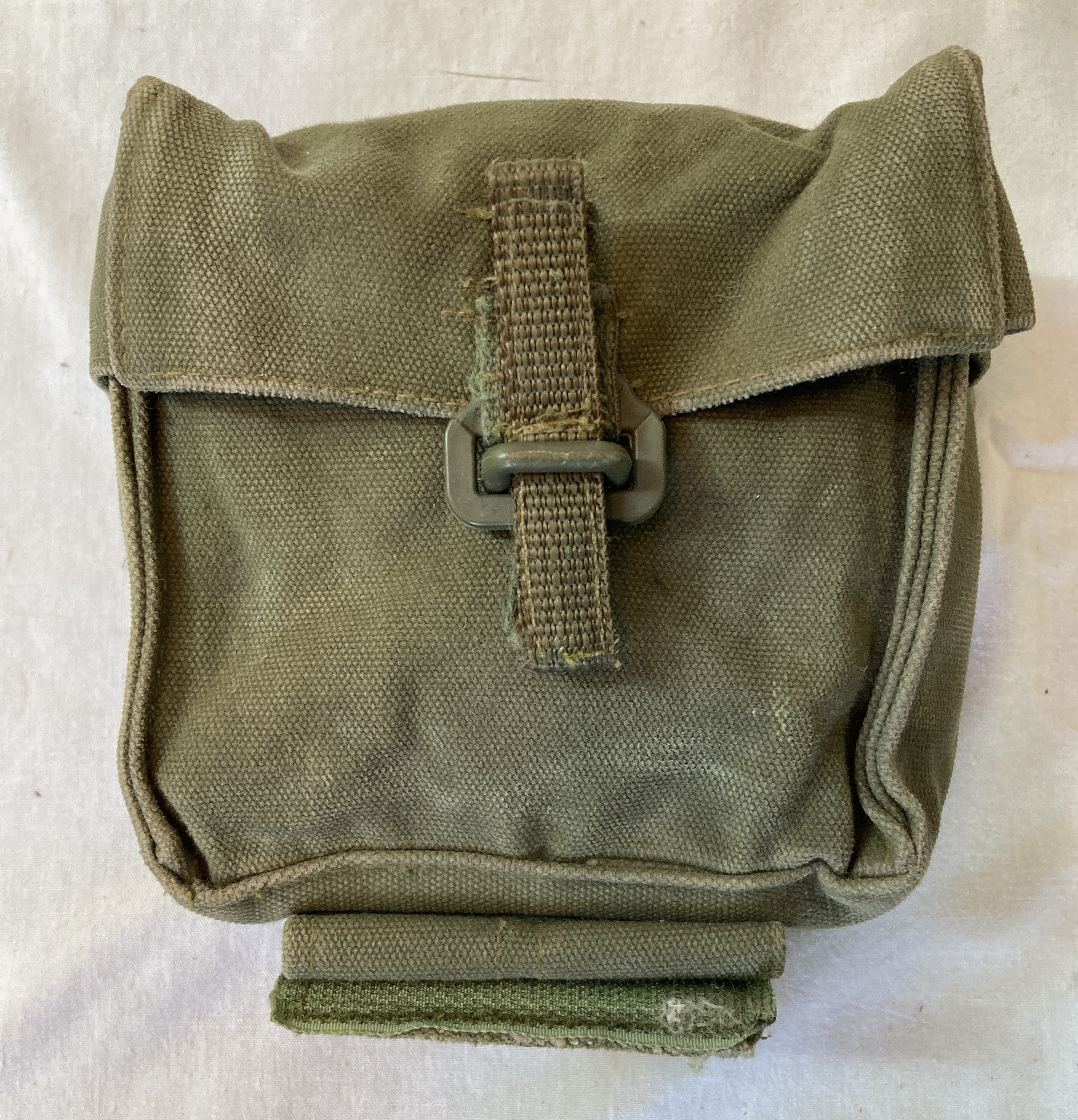 P64 Grenade Pouch Green Canadian Cold War Era