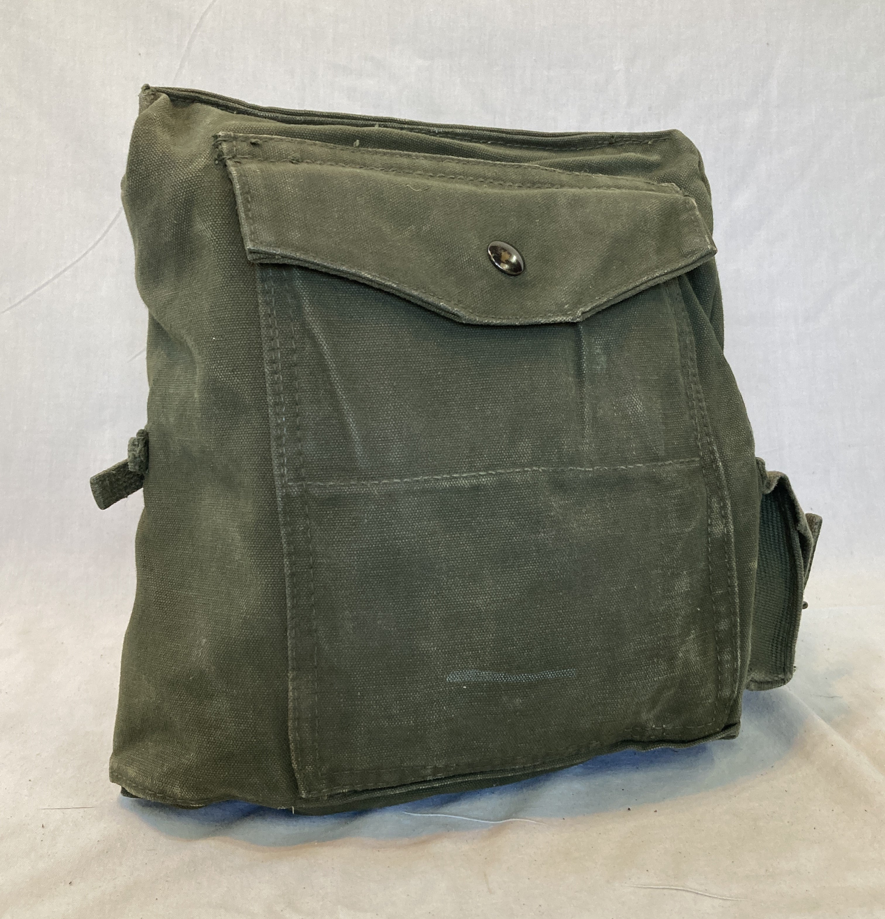 P64 Gas Mask Bag Type I Green Canadian Cold War Era