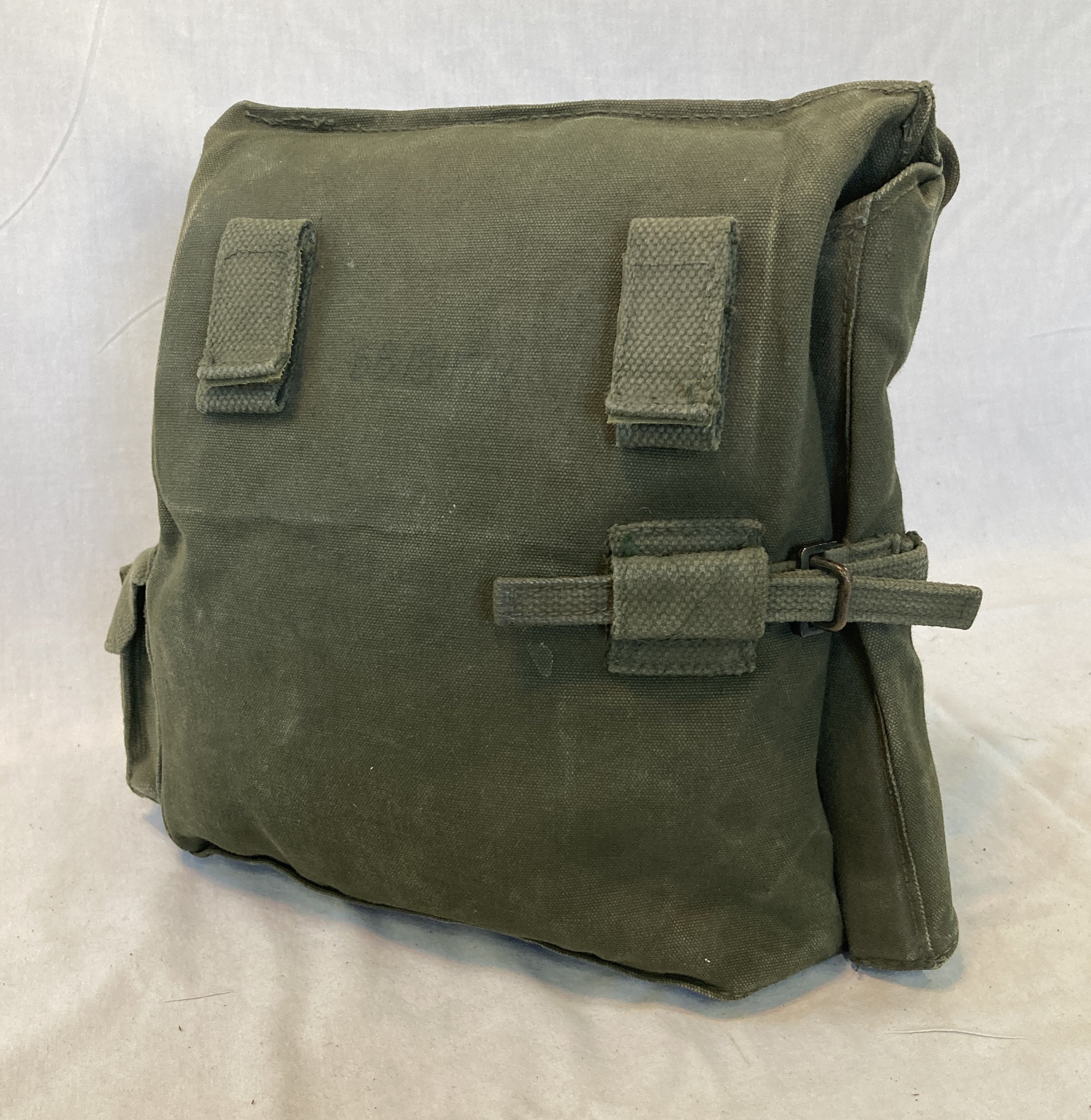 P64 Gas Mask Bag Type I Green Canadian Cold War Era