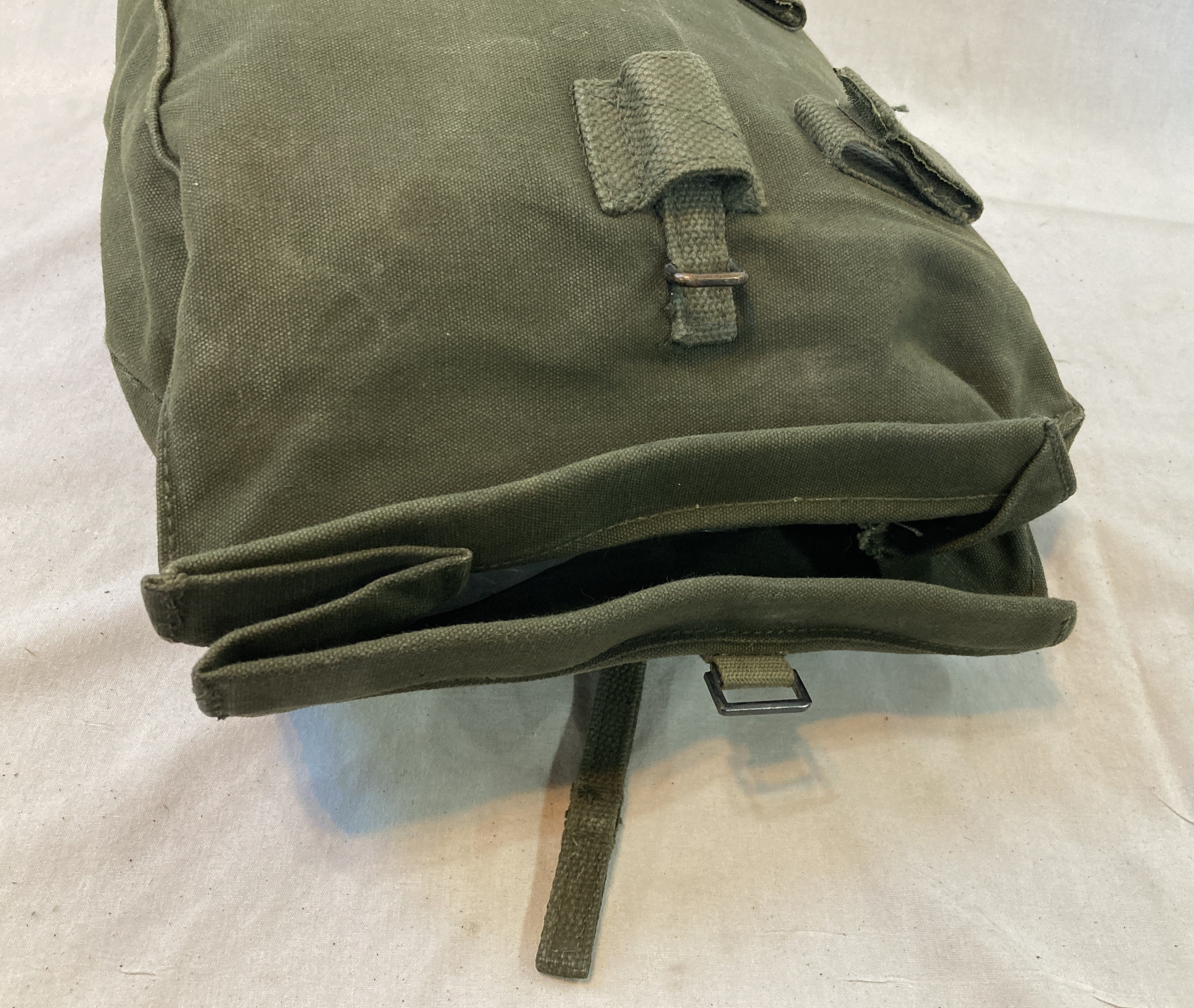 P64 Gas Mask Bag Type I Green Canadian Cold War Era