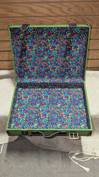 C. Wonder Green Leather Decorative Retro Luggage