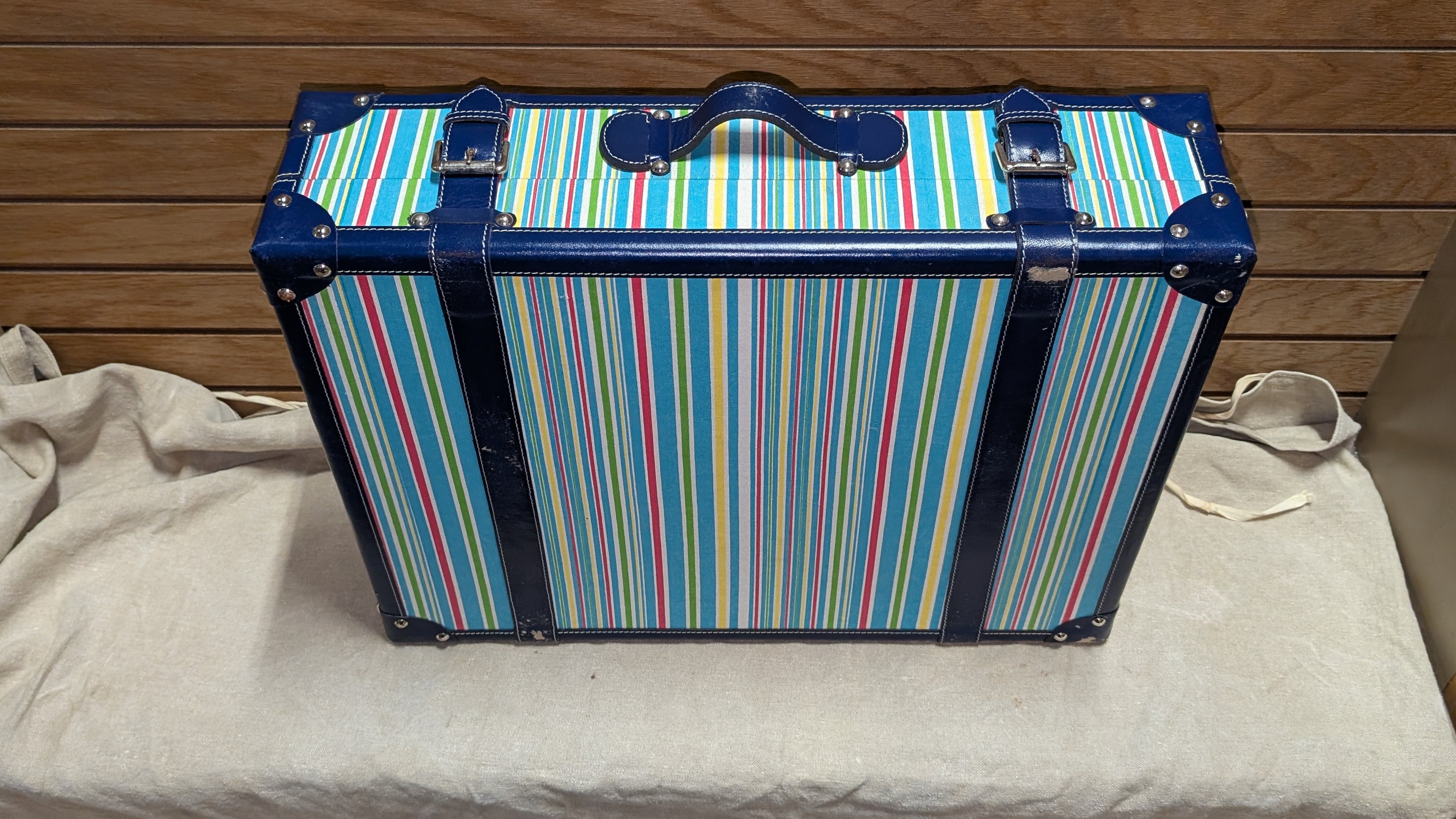 C. Wonder Blue Striped Canvas Decorative Retro Luggage