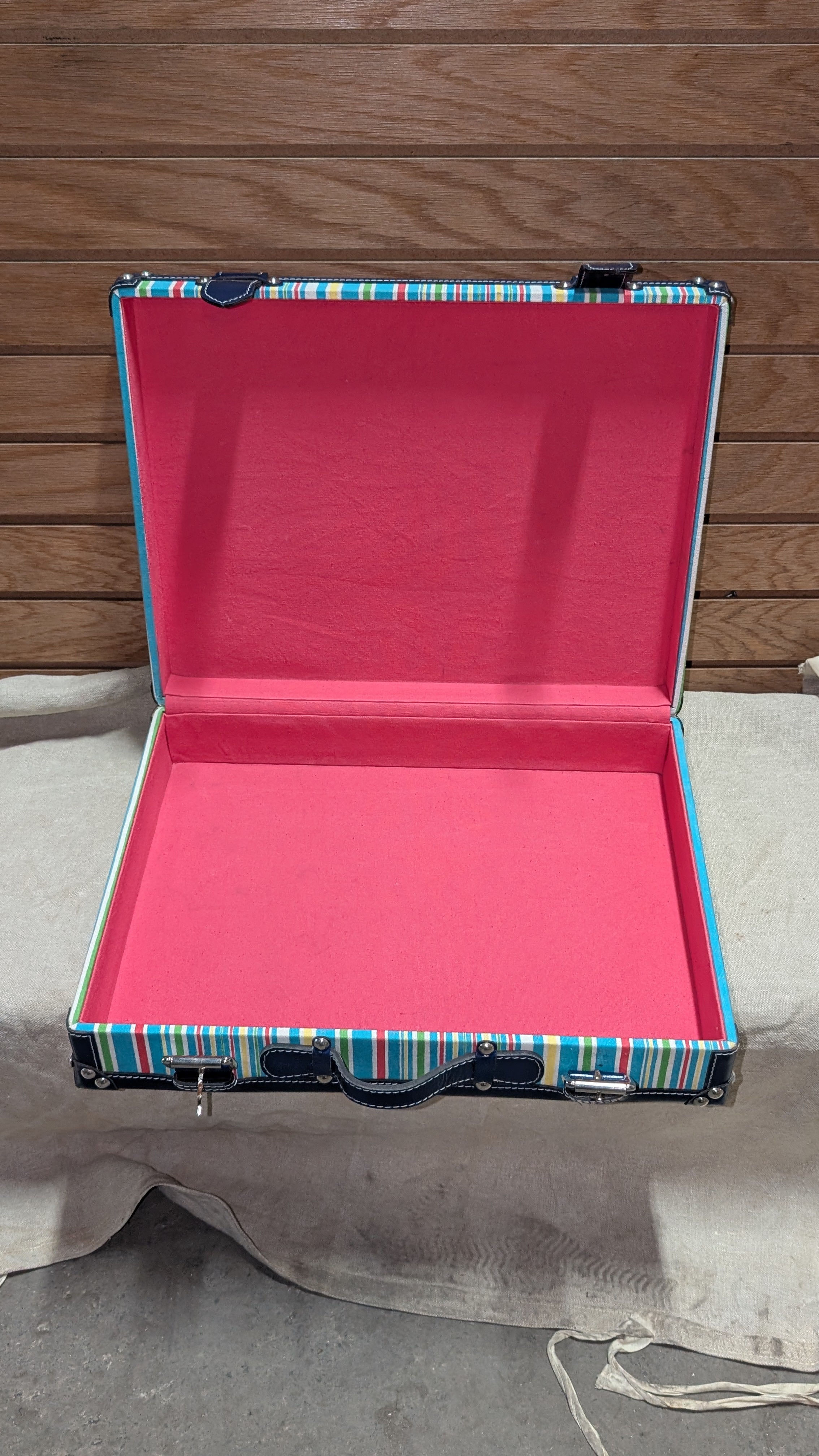 C. Wonder Blue Striped Canvas Decorative Retro Luggage